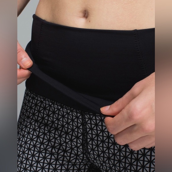 NWOT Lululemon Straight Up Pant   Size 12 Tri Geo Silver Spoon Black - Picture 14 of 15